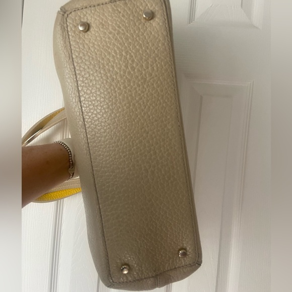 Kate Spade Grove Court Michelle pebbled leather tan yellow expanding tote bag - Picture 4 of 16